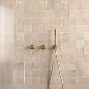 Nero Slim Shower on Bracket Brushed Gold, NR307BG_IMG2